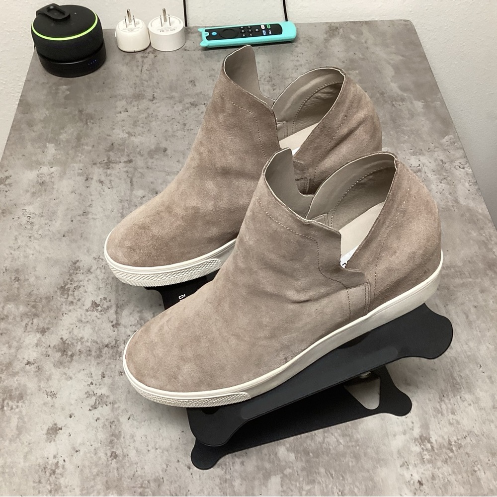 Steve Madden Suede Slip On Shoes Size 9M